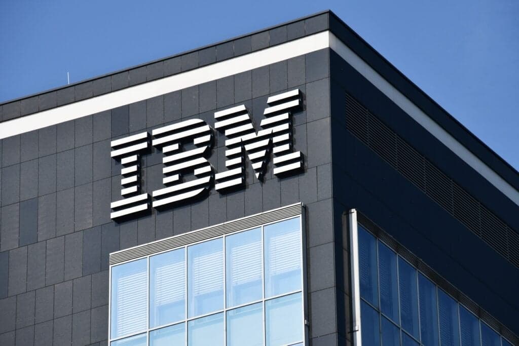 IBM sube tras anunciar inversión de US$10.000 millones en computación cuántica