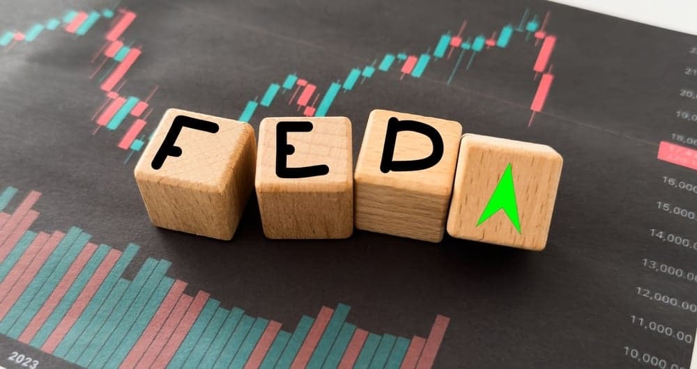 Ed Yardeni anticipa un alza de tasas de la Fed para julio de 2026