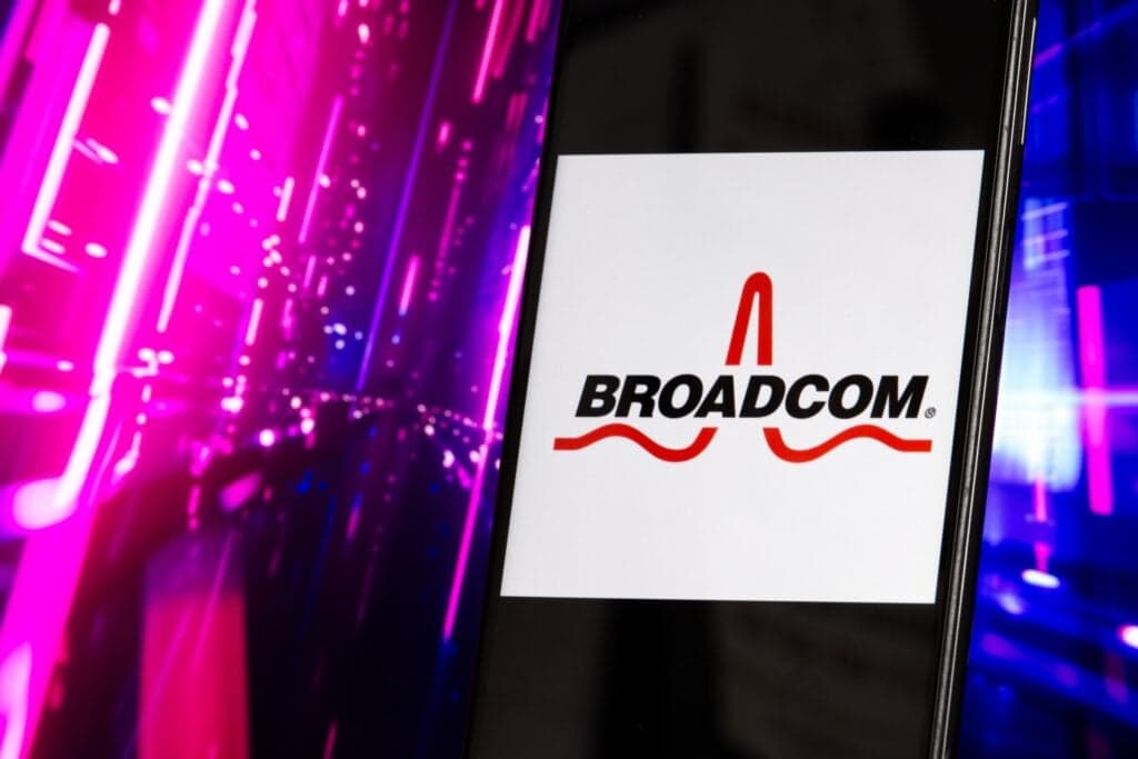 Broadcom reporta crecimiento récord en IA, pero sus acciones caen 15%