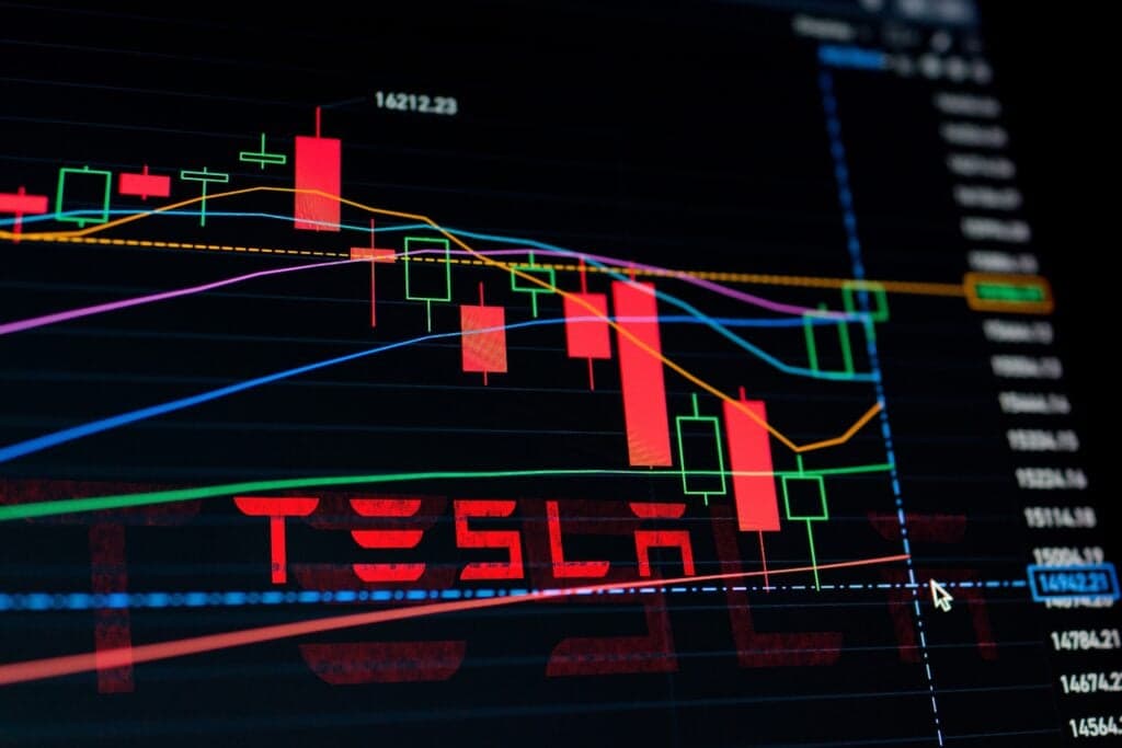 Las acciones de Tesla caen mientras Musk prepara el debut de SpaceX en bolsa