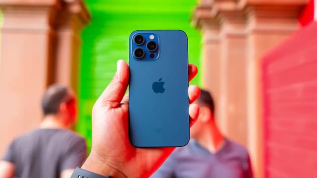 Apple enfrenta obstáculos con Siri IA: UE y China quedan fuera