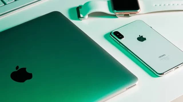 Acciones de Apple suben 3% tras su mayor crecimiento trimestral en cuatro años