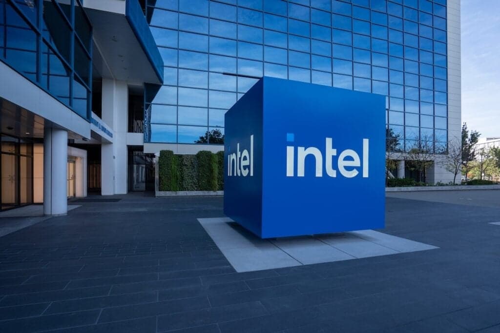 Intel apunta a su regreso en IA: clientes buscan triplicar pedidos de chips